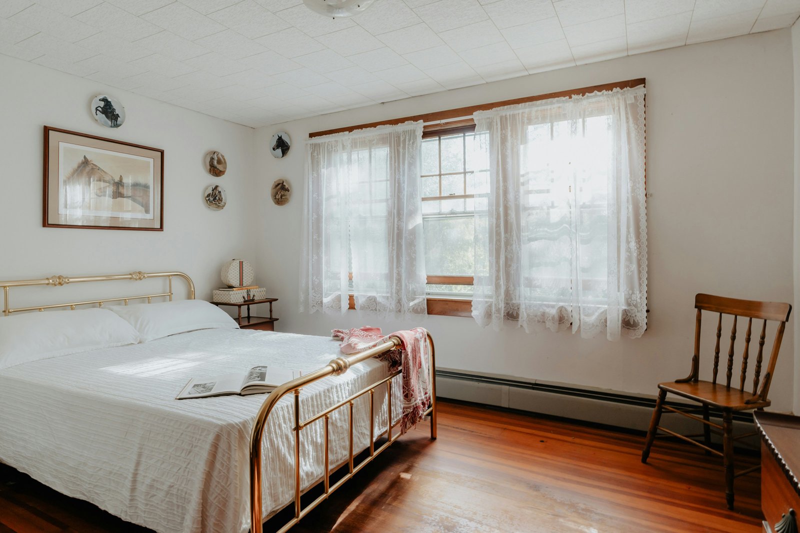 Lattenrost in einem Holzbettrahmen