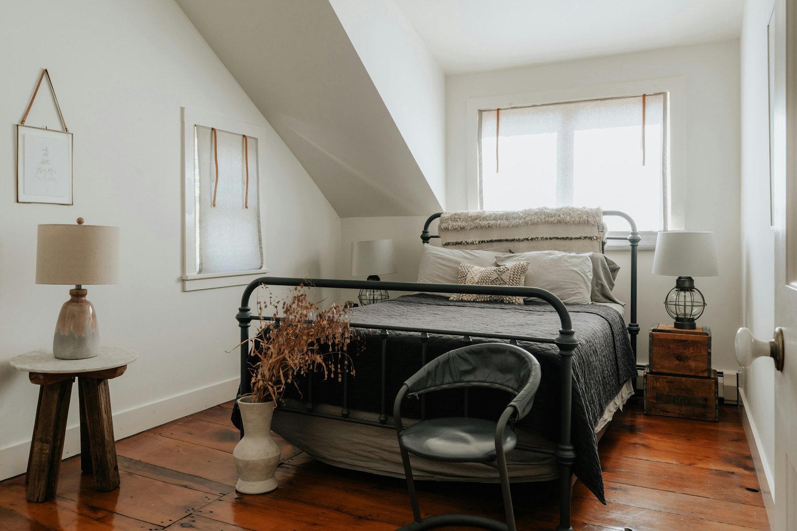 Lattenrost mit Holzleisten in einem Bettgestell